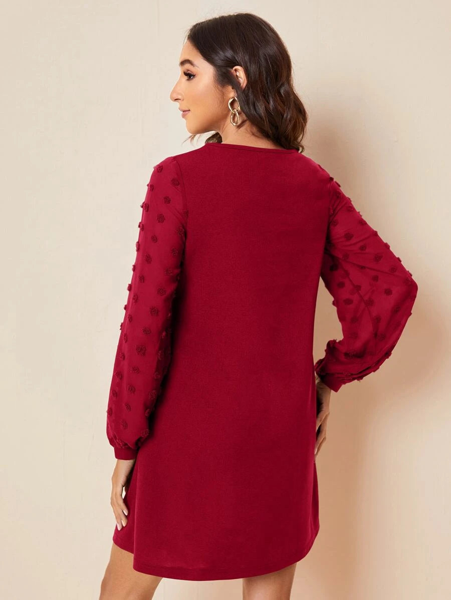 Vestido con encaje en las mangas