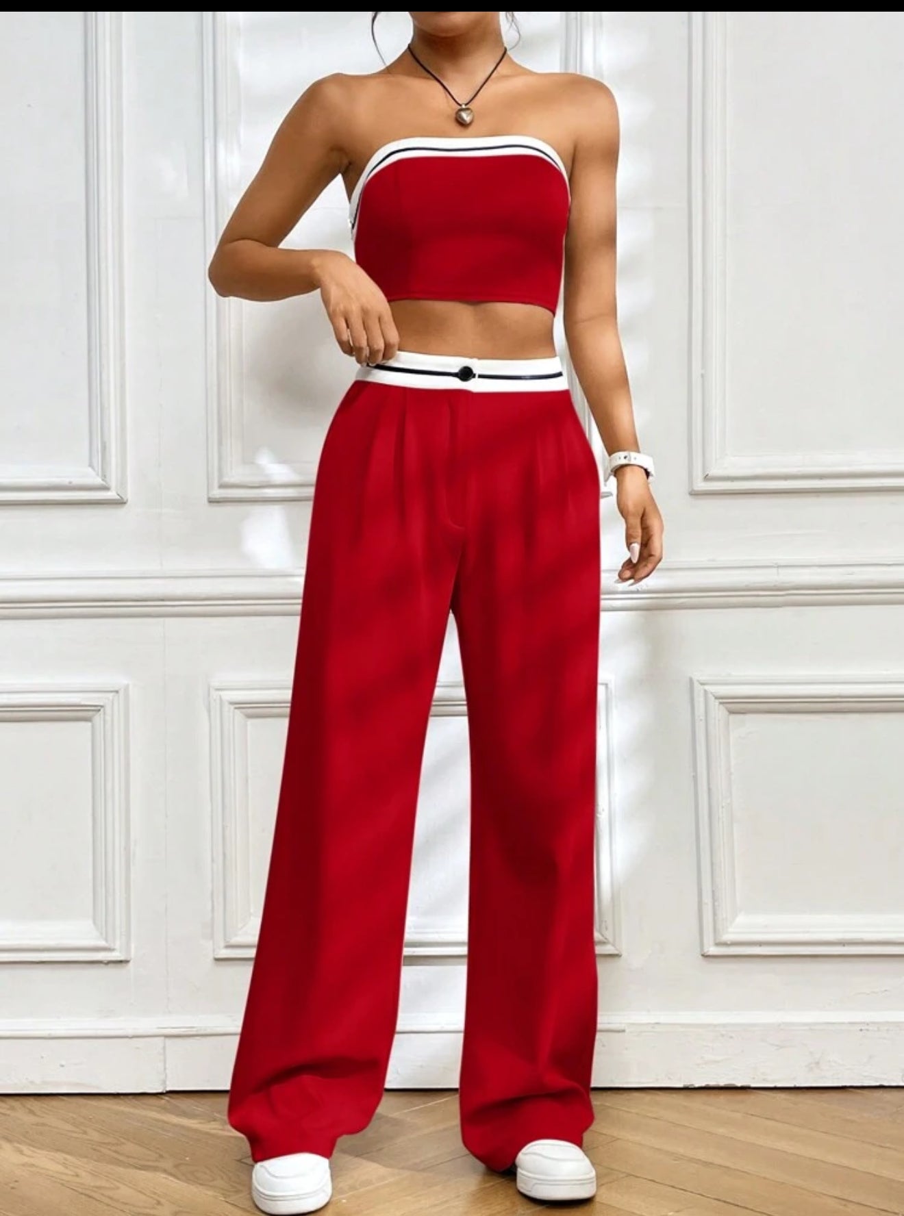 Conjunto de pantalones y top rojo
