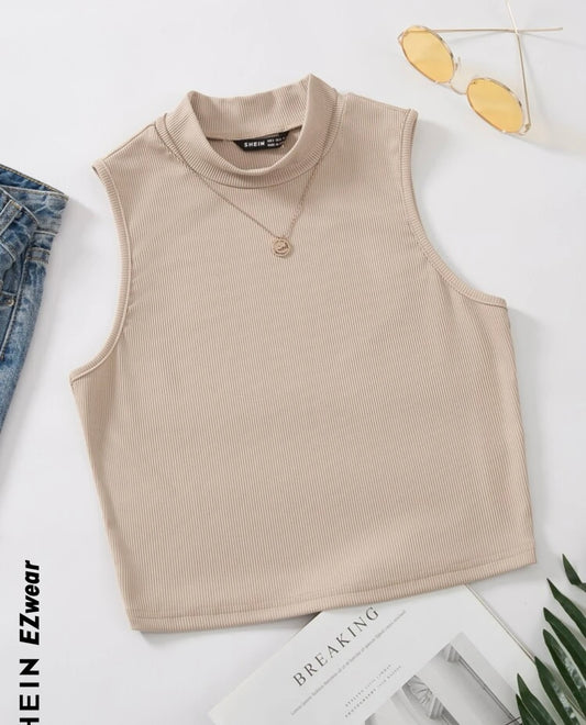 Top acanalado cuello alto beige