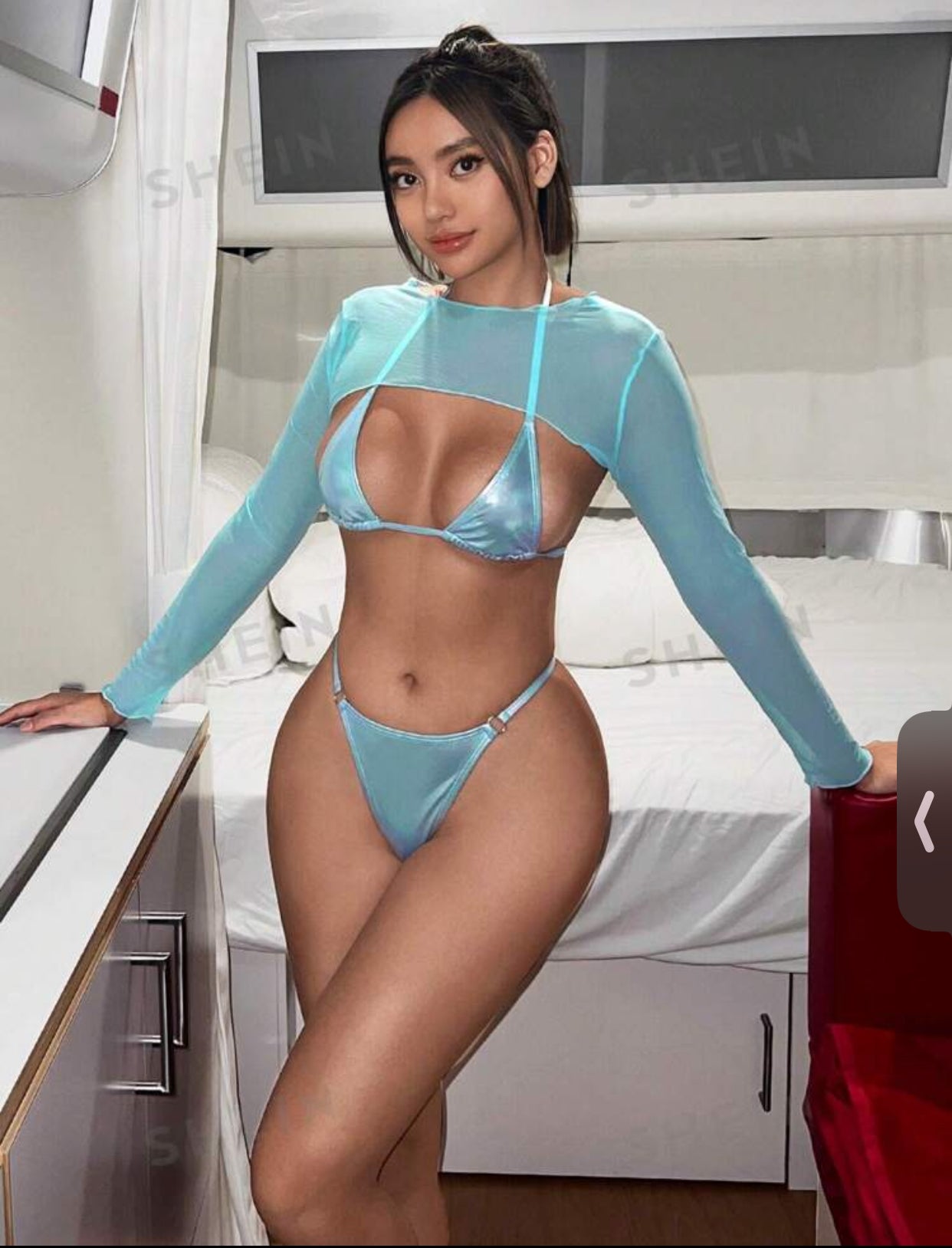 Traje de baño azul con top