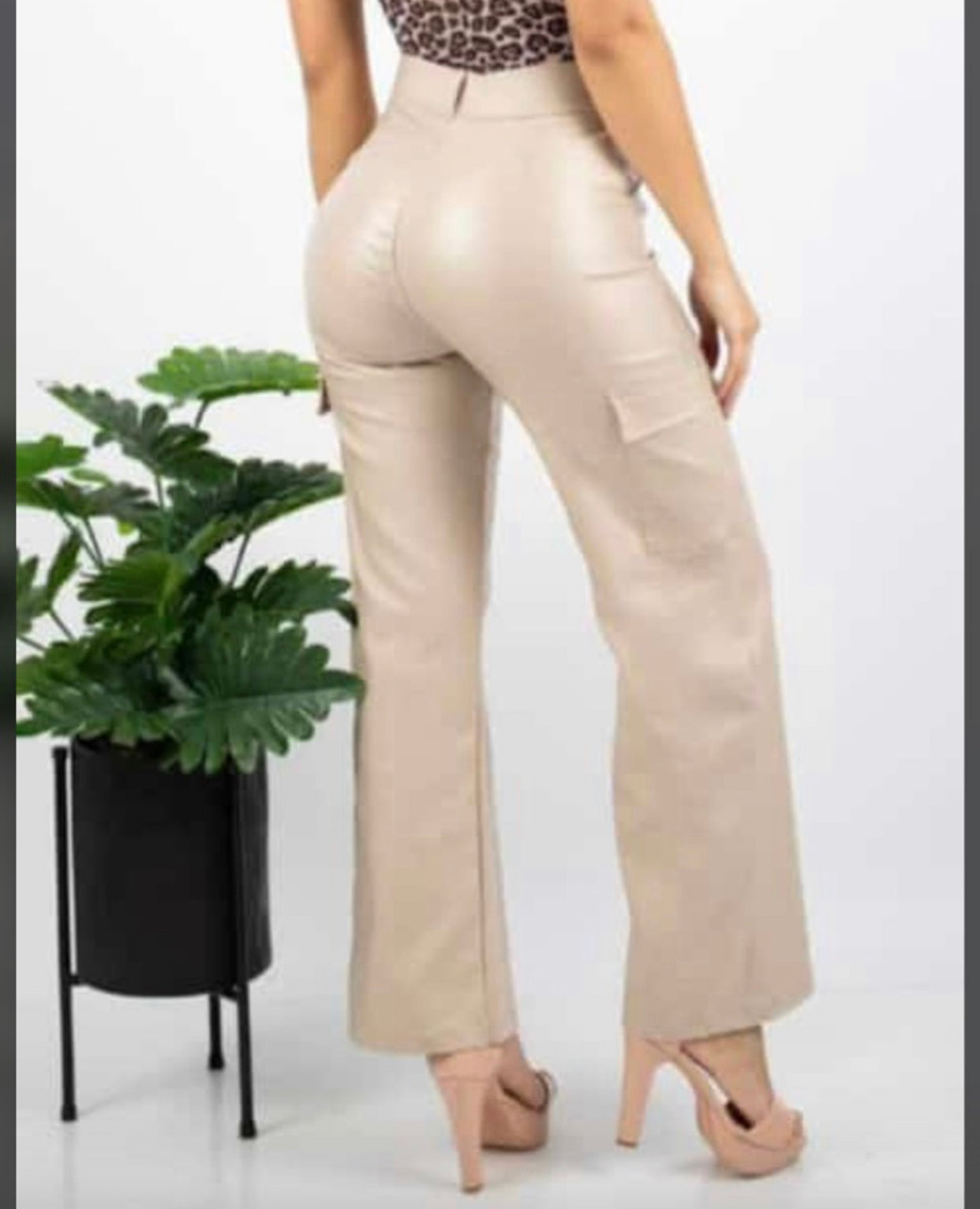 Pantalón cargo de semi cuero